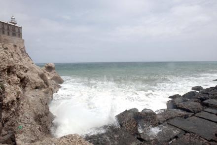 Hay levante en el mar y el levante es un pájaro de mal agüero