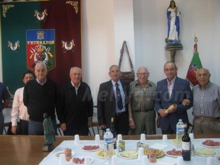 El viepresidente de la Hermandad de Veteranos de Regulares, coronel Martín Casaña, disting...