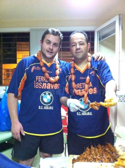 Saque el de los miembros del C lub Deportivo Enrique Soler que despidieron la temporada a...