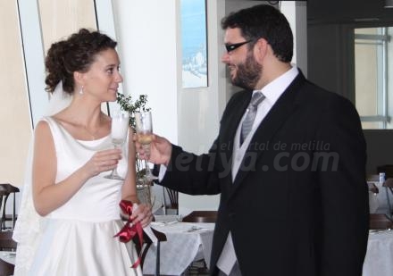 Nuestra más sincera enhorabuena y deseos de felicidad para la redactora de esta casa Elena...