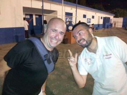 Cucho Capilla y Dani Marín son cámaras de TVM que se preparan para disputar un partido de...