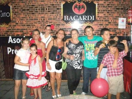 Los Alcalde son una familia melillense que, como casi todas, sabe vivir la Feria intensame...