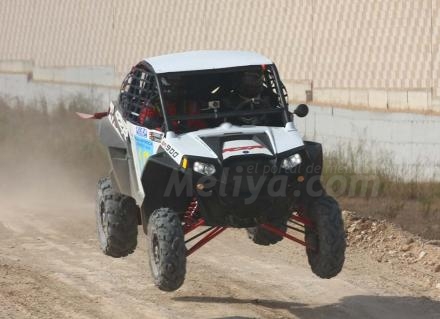 Al quad no le une molécula sólida alguna a la pista