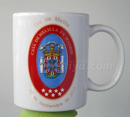Una taza muy melillense, la pensada por los socios de la Casa de Melilla en Madrid para ce...