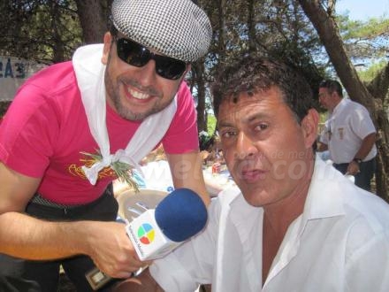 El personaje, Ramún de la Cruz, entrevista al periodista de TVM, José Oña