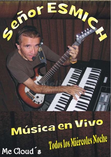 El señor Esmich ofrece cada miércoles en McCloud´s todo un recital de música en vivo y en...