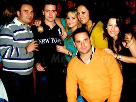 El novillero y sus mejores amigos se muestran así de coaligados en un momento de tranquili...