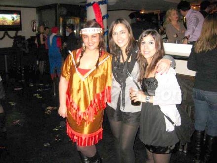 Sí, del Far West, son los que acompañan a Mar Berenguer en su fiestón de Fin de Año