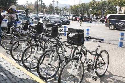 Esto de patrullar en bici es la demostración palmaria de que la seguridad no tiene fronter...