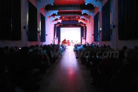 No es la cueva de los misterios sino el bellísimo aspecto del salón de actos de la UNED du...