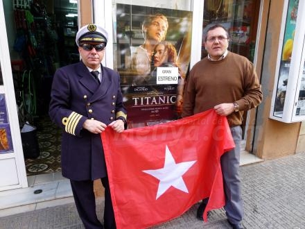Así celebran el estreno de Titanic 3D Juanjo Florensa y el empresario del Perelló, Segundo...