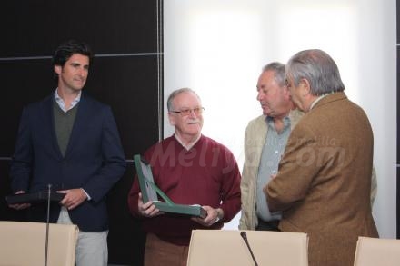 Tras toda una vida dedicada al Puerto de Melilla, Enrique Campoy y Carlos García han recib...