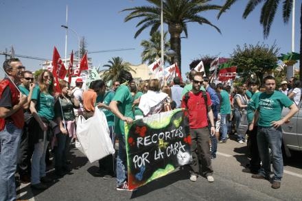 Los sindicatos siguen protestando por los recortes que el Gobierno anuncia en Educación; u...