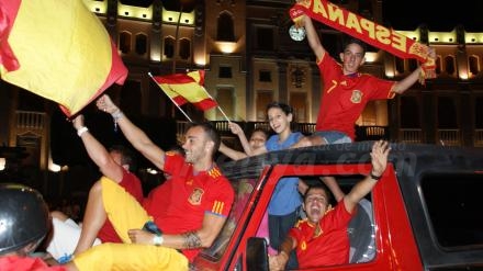 Por todo lo alto han celebrado los melillenses el triunfo de la selección española en la E...