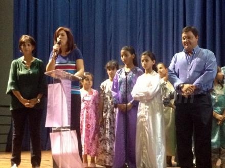 Un coro de niños pertenecientes a la Asociación Social ASIS abrieron ayer la primera confe...