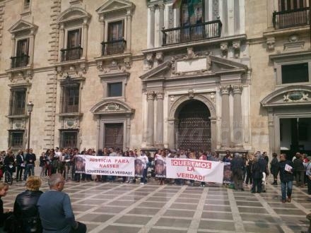 Numerosos melillenses se unieron a la concentración pidiendo respuestas sobre la muerte de...