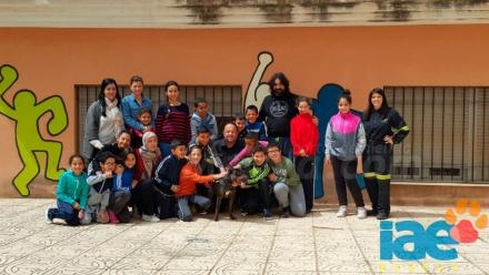 La ONG IAE visita la ludoteca Cañada y los pequeños disfrutan y aprenden.