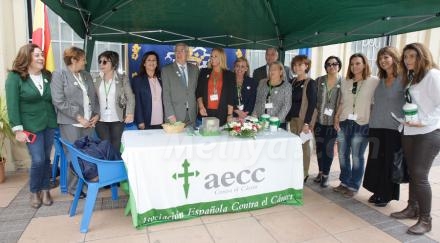 Los voluntarios de la AECC en Melilla han salido esta mañana a solicitar la ayuda de los s...