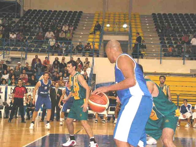 Satacey decisivo con sus triples