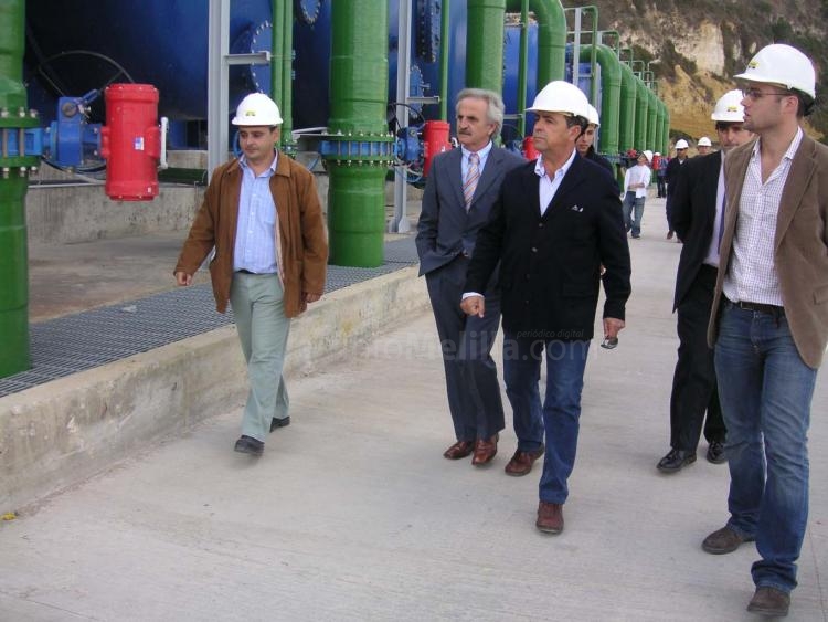 El delegado del Gobierno durante su última visita a la planta desaladora