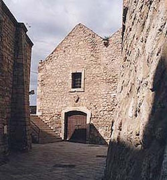 Fachada del almacén Las Peñuelas