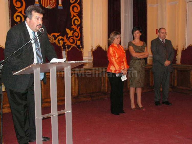 Carlos Lozano se dirige a los presentes