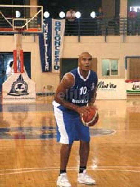 Stacey hizo 15 puntos
