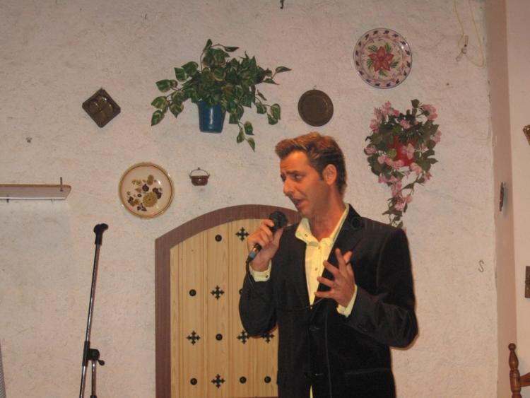 Canta el artista