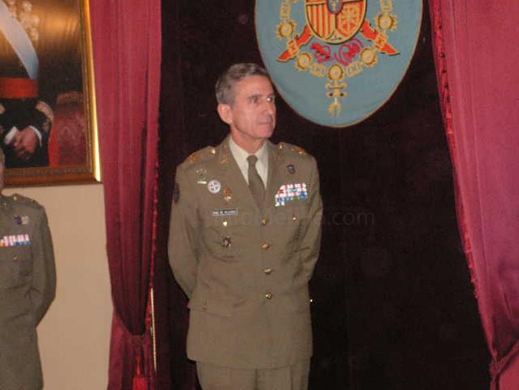 El general de División, Díez de Villegas se dirige a los galardonados