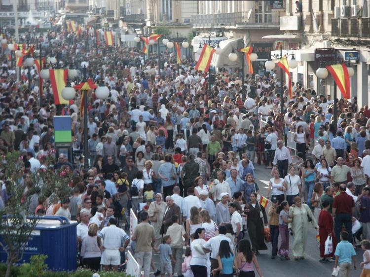 Imbroda confía en que las calles de llenen de melillenses