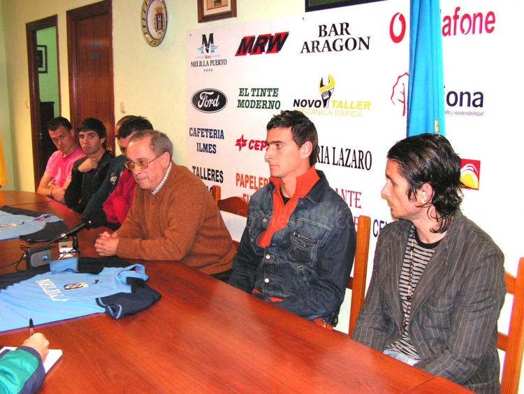 Rafael Ballesteros, junto a los jugadores