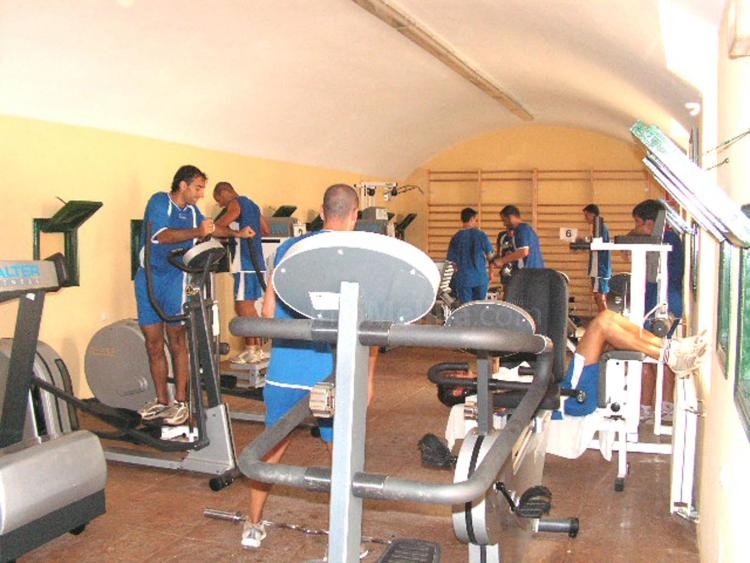 La plantilla trabajando en el gimnasio de El Fuerte