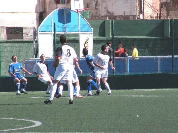 Como siempre a los locales les volvería a faltar el gol