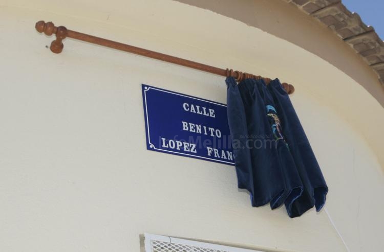 Placa que lleva el nombre del 'Soldado de los Milagros'