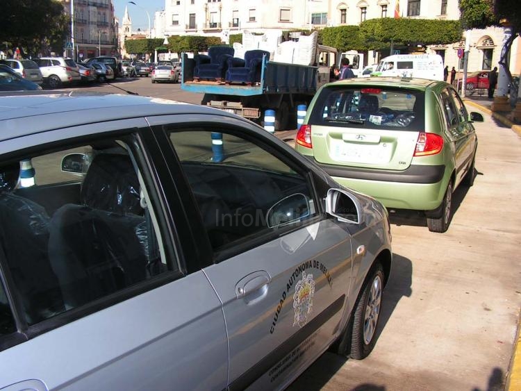 Medio Ambiente presenta dos nuevos vehículos adquiridos para facilitar el trabajo de la Consejería