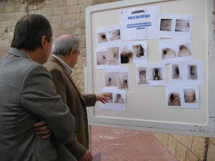 El presidente de Melilla consulta los planos de la obra