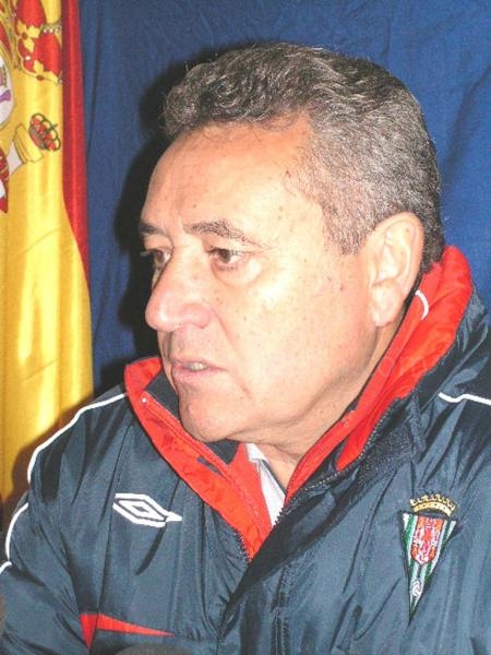 Escalante, técnico del Córdoba, espera poder eliminar al Pontevedra