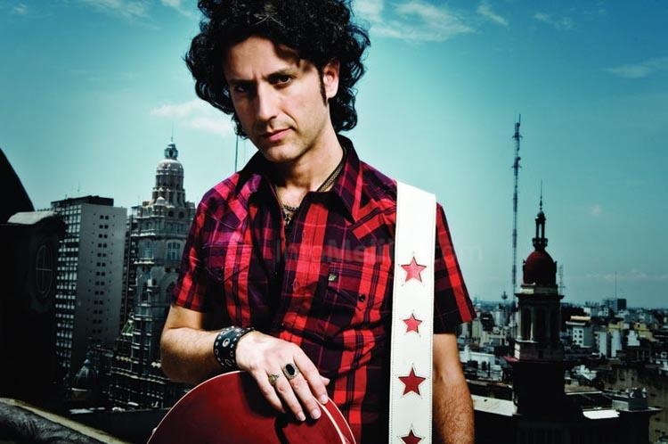 El cantante y compositor argentino Coti confirma su concierto en Melilla el próximo 21 de julio para presentar 'Gatos y palomas'