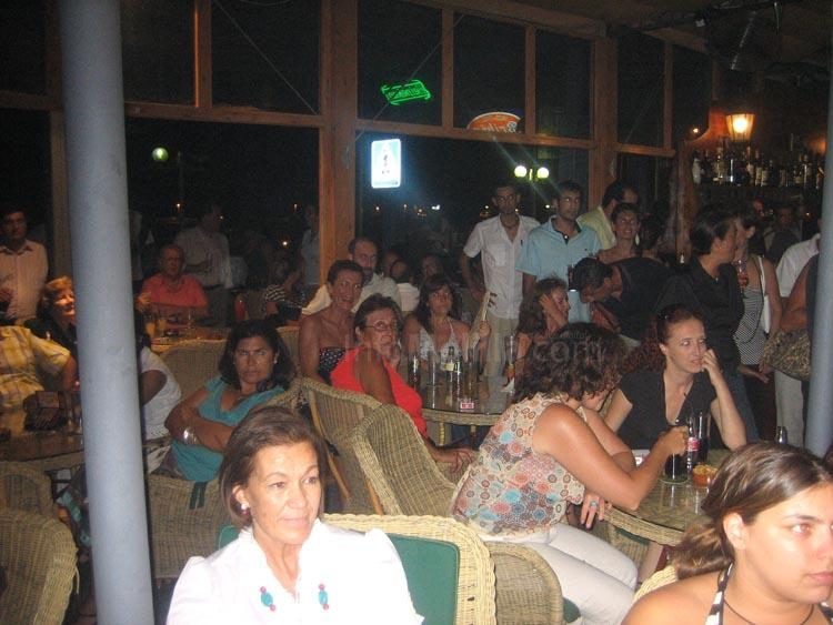 Lleno a rebosar en el 'Bribón'