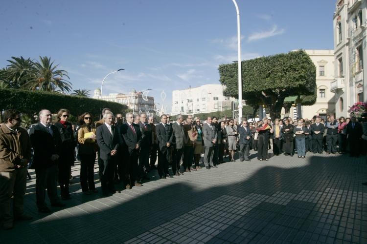 Melilla se concentra en señal de repulsa hacia el último atentado perpetrado por ETA