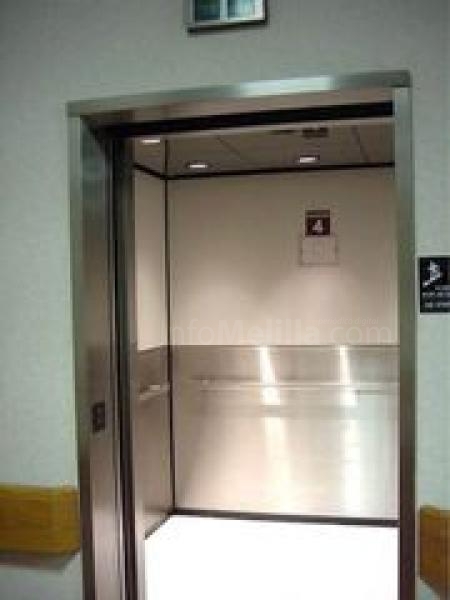 Nuevo acuerdo para la instalación de cinco ascensores más en bloques de las barriadas de la Constitución y Ciudad de Málaga