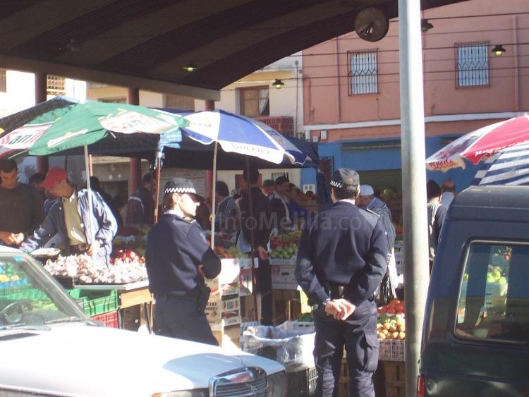 Seguridad Ciudadana diseña un plan especial para garantizar la seguridad y erradicar la venta ilegal en la zona del Rastro