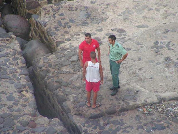 Continúan las labores de rescate del cadáver del menor fallecido ayer en la 'Boca del león'