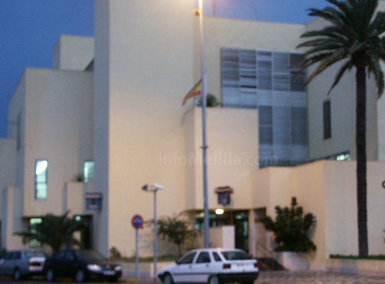 Agentes del Cuerpo Nacional de Policía detienen a un alborotador reincidente con antecedentes policiales en el Real de la Feria
