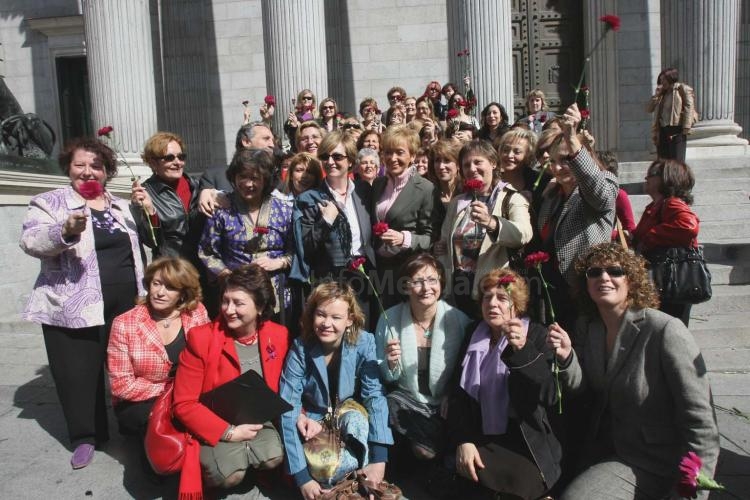 En la imagen, Monteserín con Fernández de la Vega, festejando la aprobación de la Ley de Igualdad e