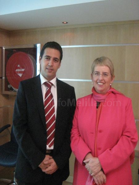 Amin Azmani junto a Denise Holt