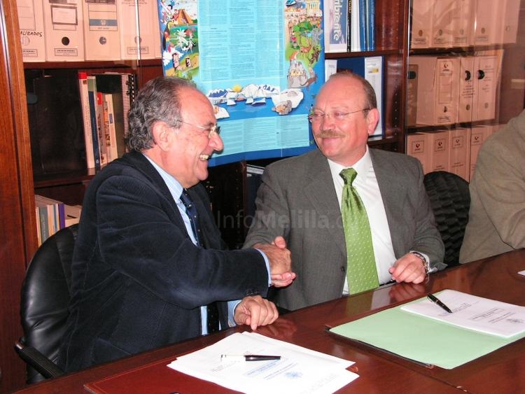 Gavilán y Vera han sido los encargados de firmar el convenio