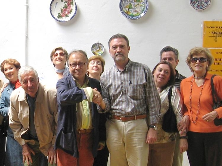 Los melillenses con el delegado de Cultura de Bollullos