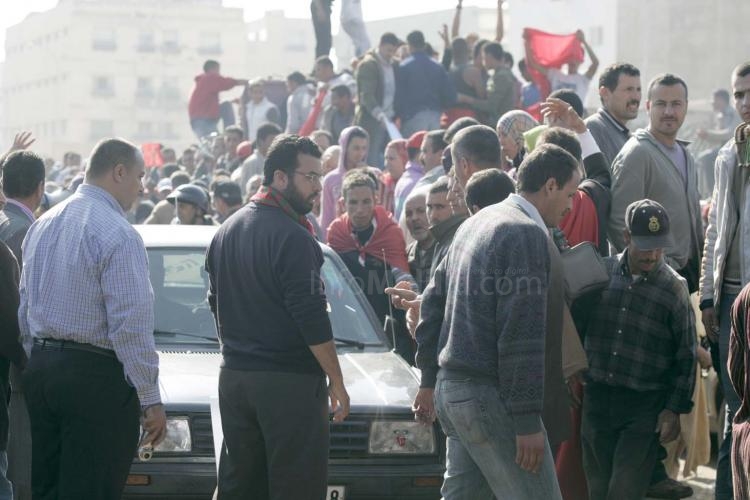 Cientos de personas se manifiestan en la frontera con Marruecos para protestar por la visita real