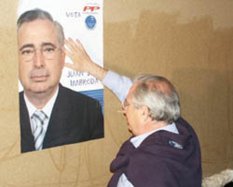 Pegada de carteles en las elecciones de 2003
